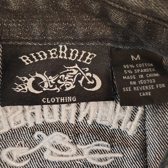 RIDERDIE WOMEN'S MEDIUM SKULL & WINGS SLEEVELESS ZIPPERED EMBROIDERED BIKER TOP - Picture 6 of 9